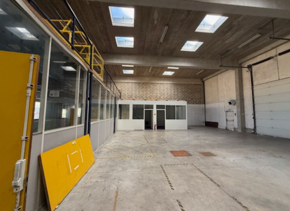 local d'activités de 720m², Vitry-sur-Seine (Val-de-Marne)