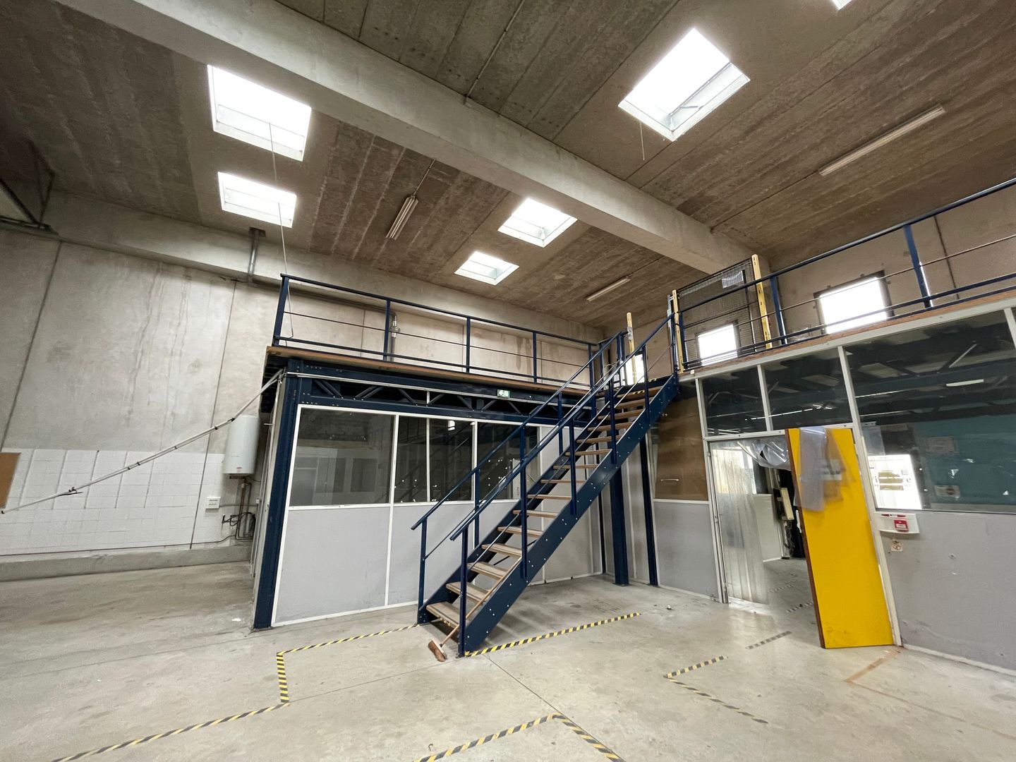 local d'activités de 720m², Vitry-sur-Seine (Val-de-Marne)
