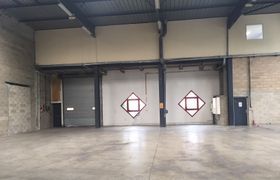 local d'activités de 382m², Élancourt (Yvelines)