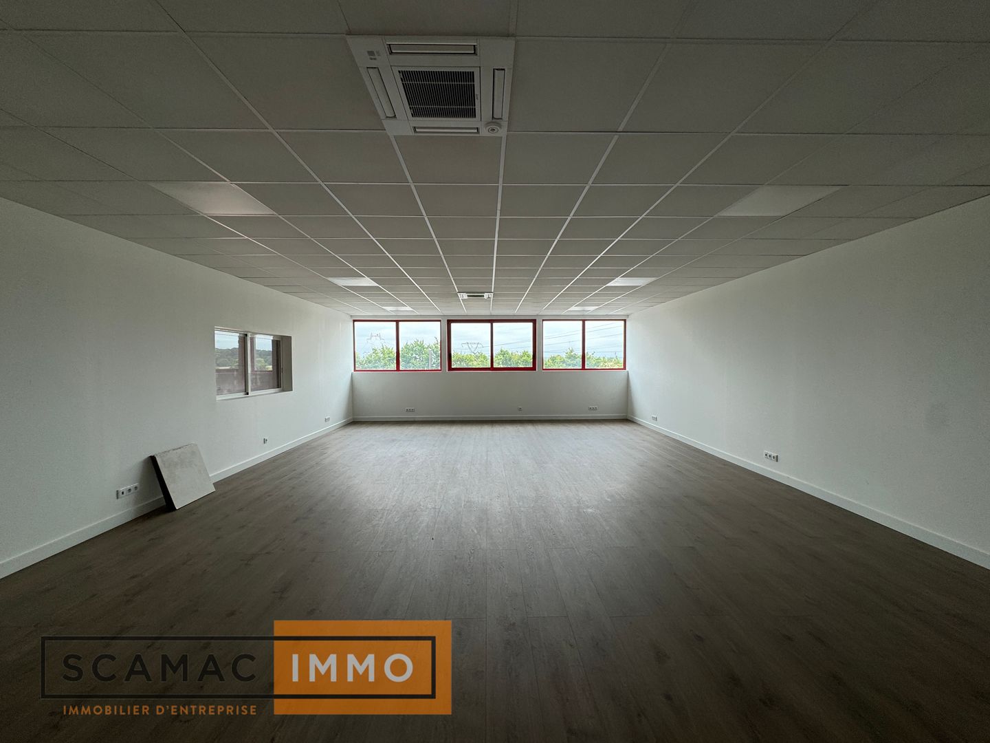 local d'activités de 300m², Saint-Germain-lès-Arpajon (Essonne)