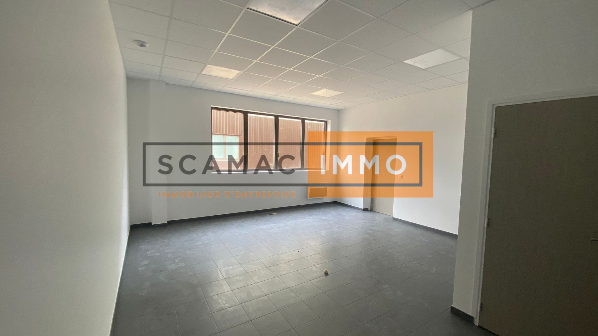local d'activités de 350m², Buchelay (Yvelines)