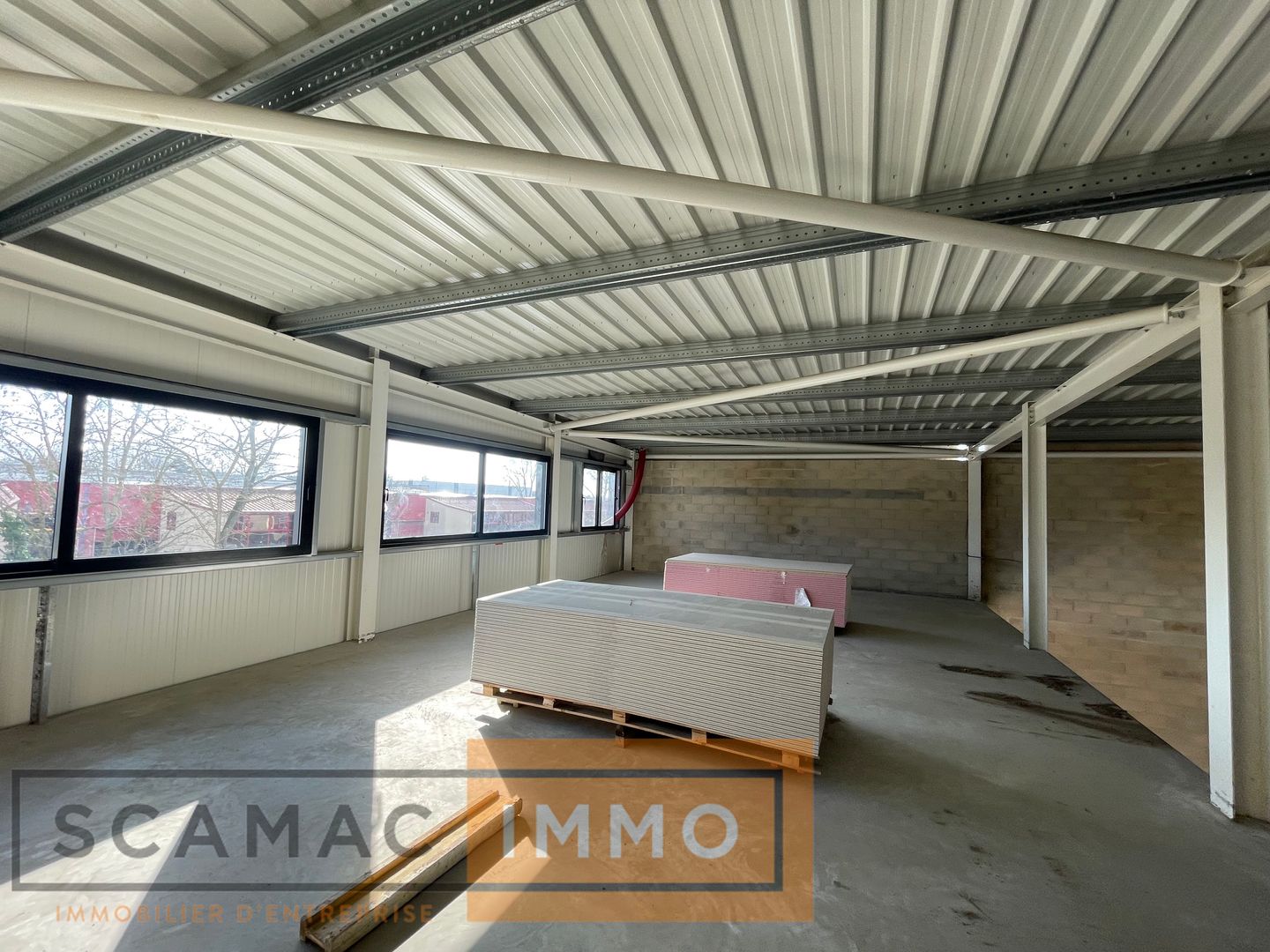 local d'activités de 566m², Bondoufle (Essonne)