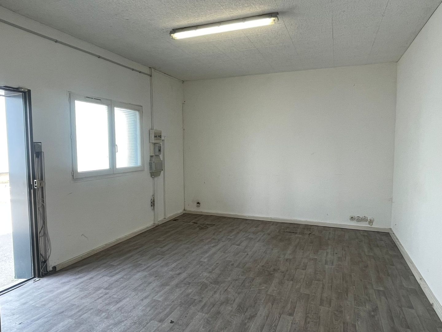 local d'activités de 240m², Stains (Seine-Saint-Denis)