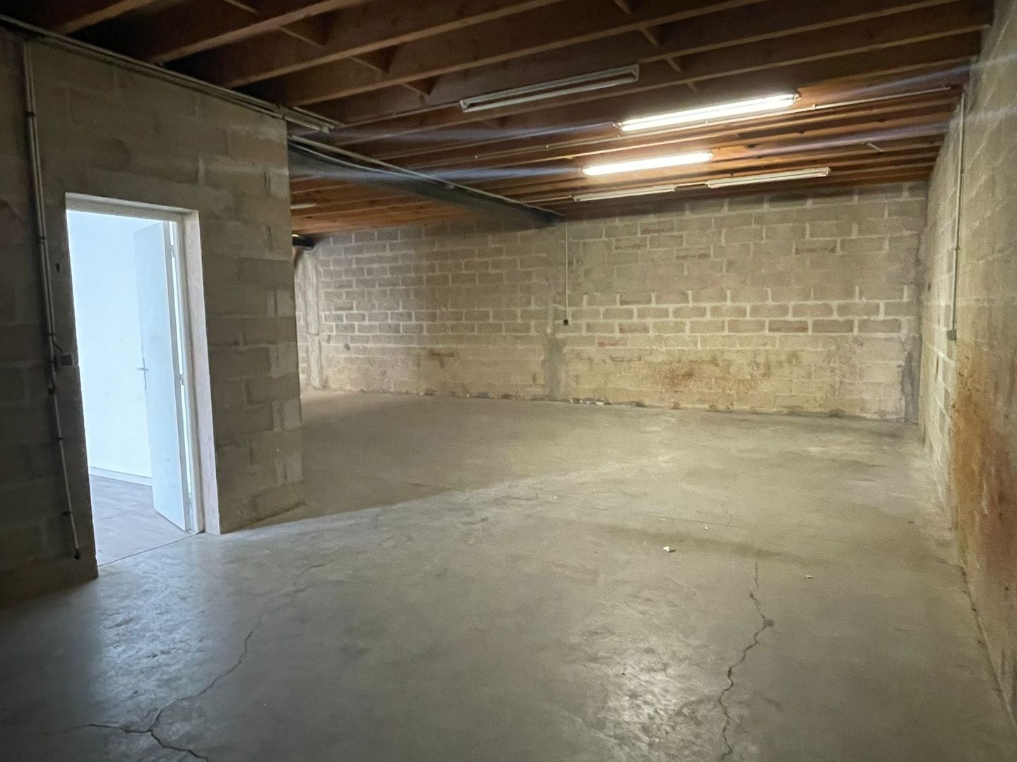 local d'activités de 240m², Stains (Seine-Saint-Denis)