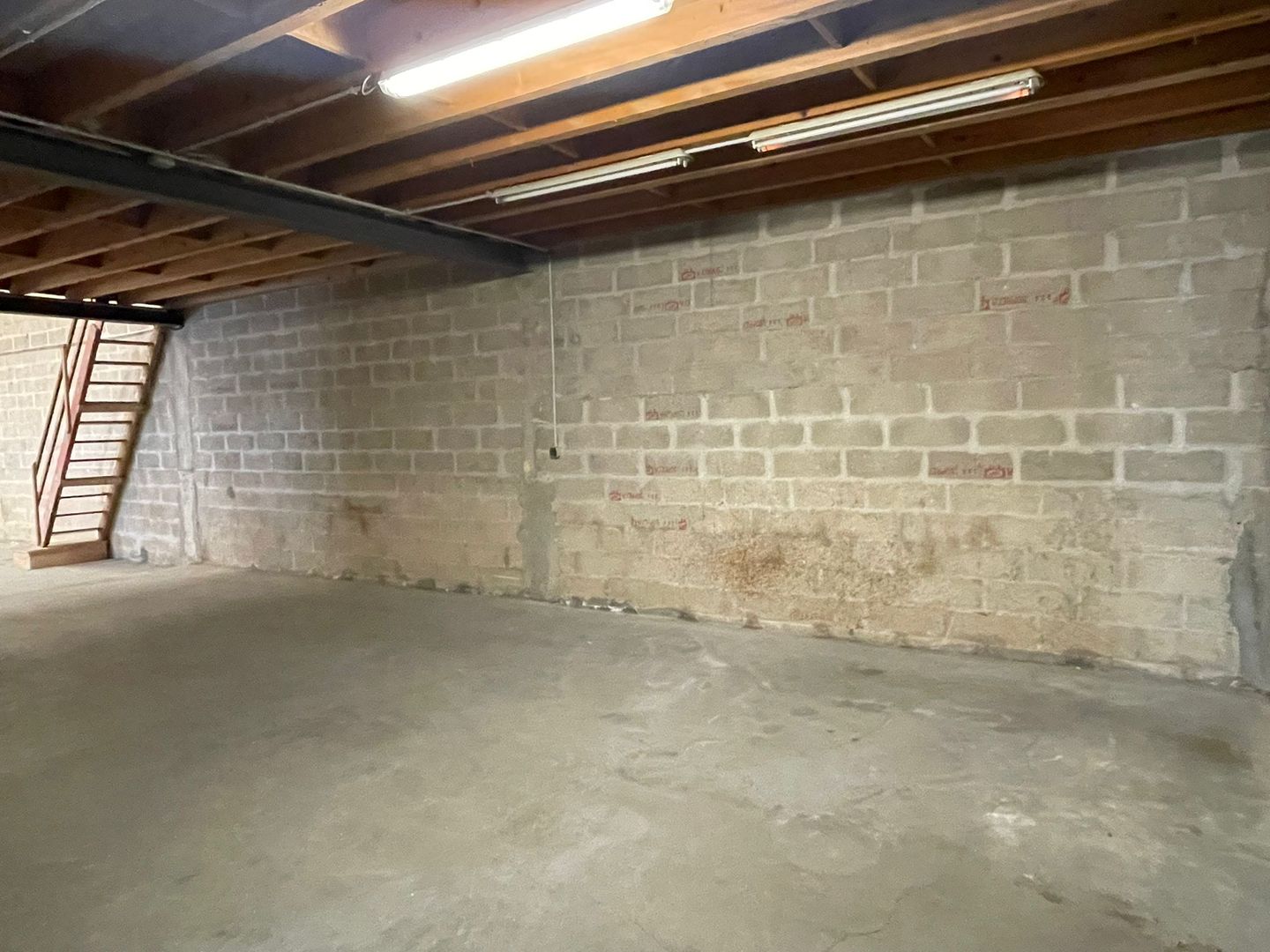 local d'activités de 240m², Stains (Seine-Saint-Denis)