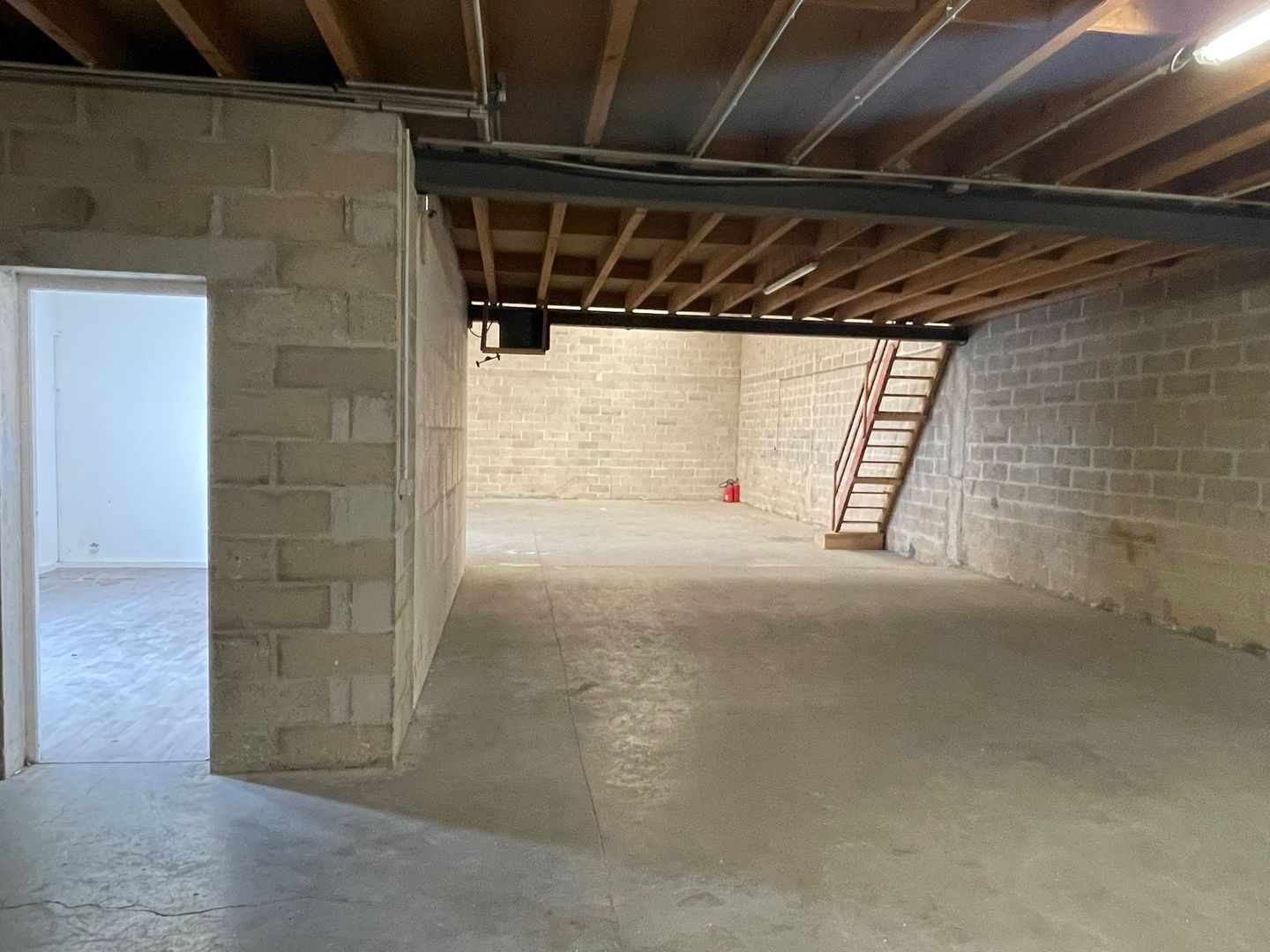 local d'activités de 240m², Stains (Seine-Saint-Denis)