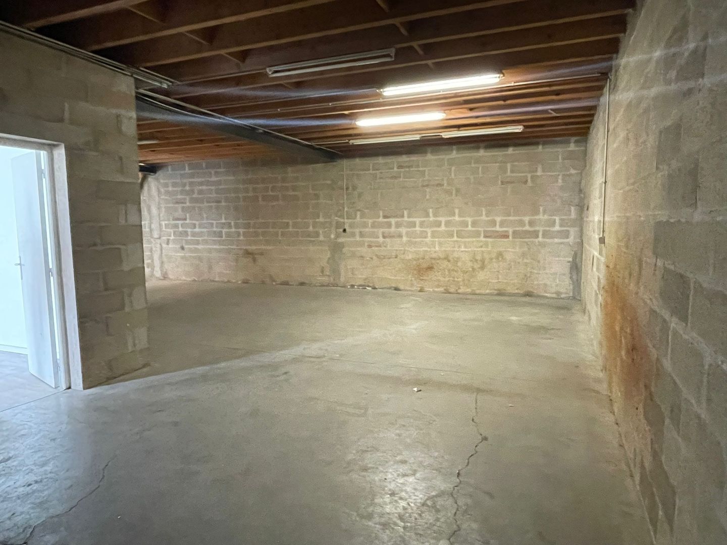 local d'activités de 240m², Stains (Seine-Saint-Denis)