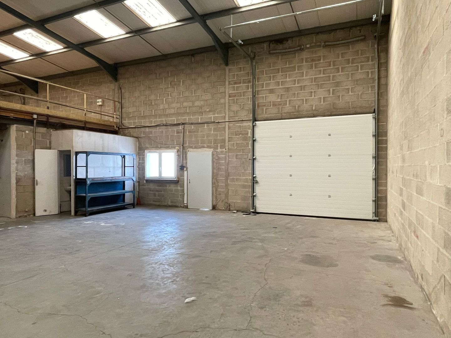 local d'activités de 240m², Stains (Seine-Saint-Denis)