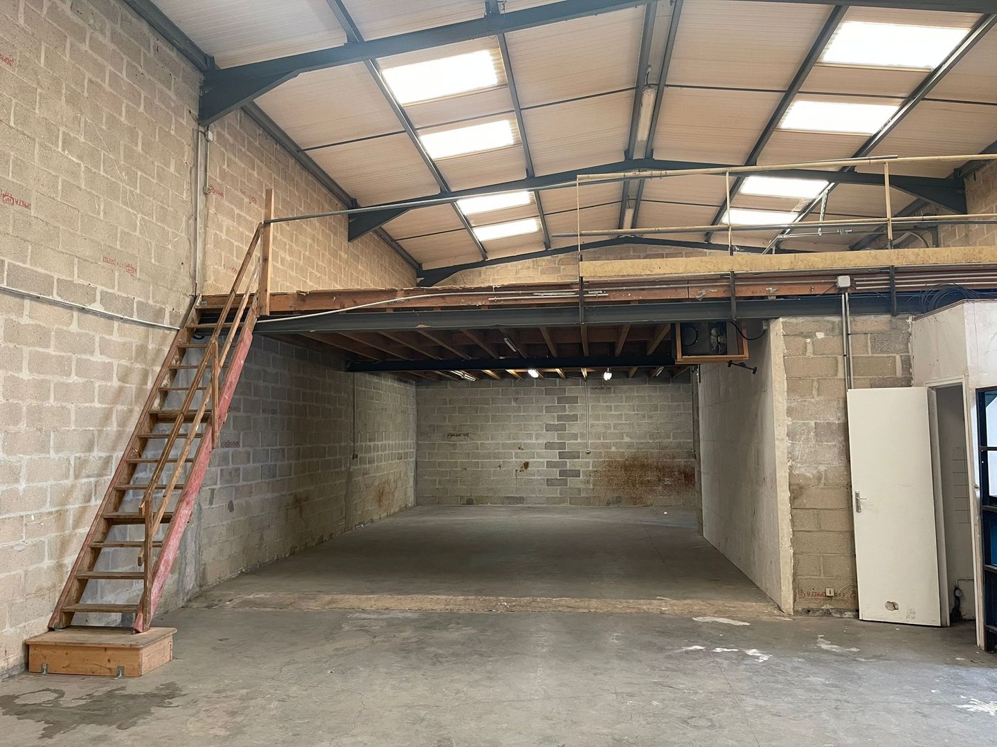 local d'activités de 240m², Stains (Seine-Saint-Denis)