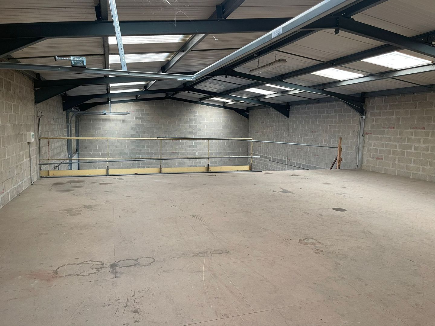 local d'activités de 240m², Stains (Seine-Saint-Denis)