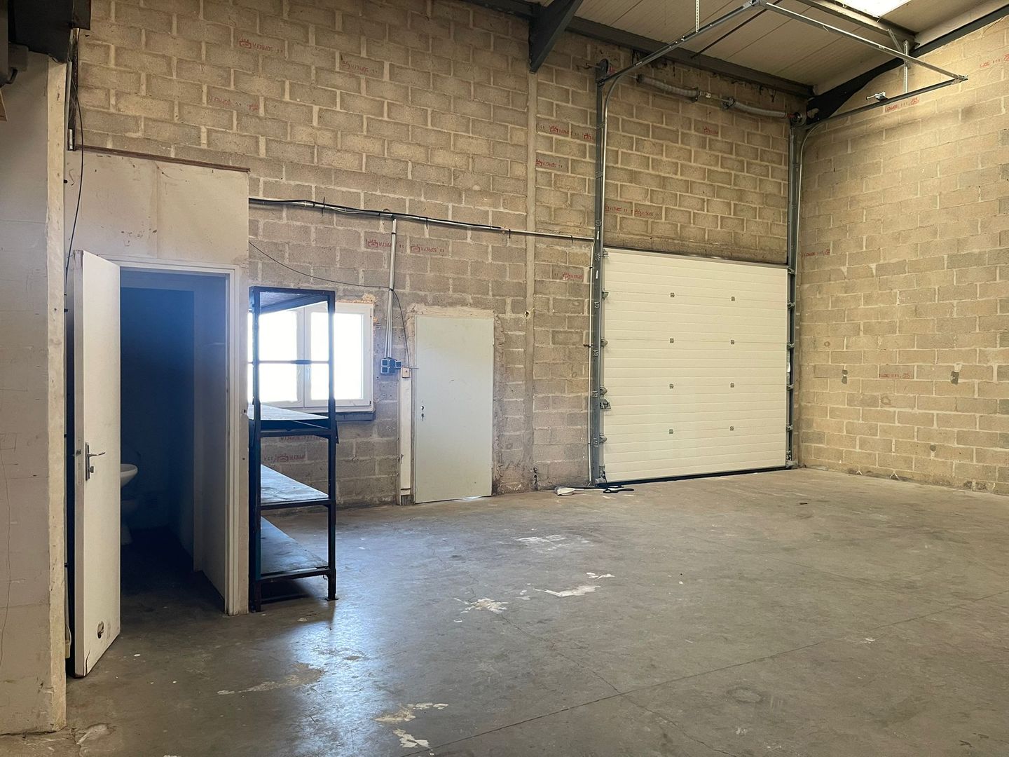 local d'activités de 240m², Stains (Seine-Saint-Denis)