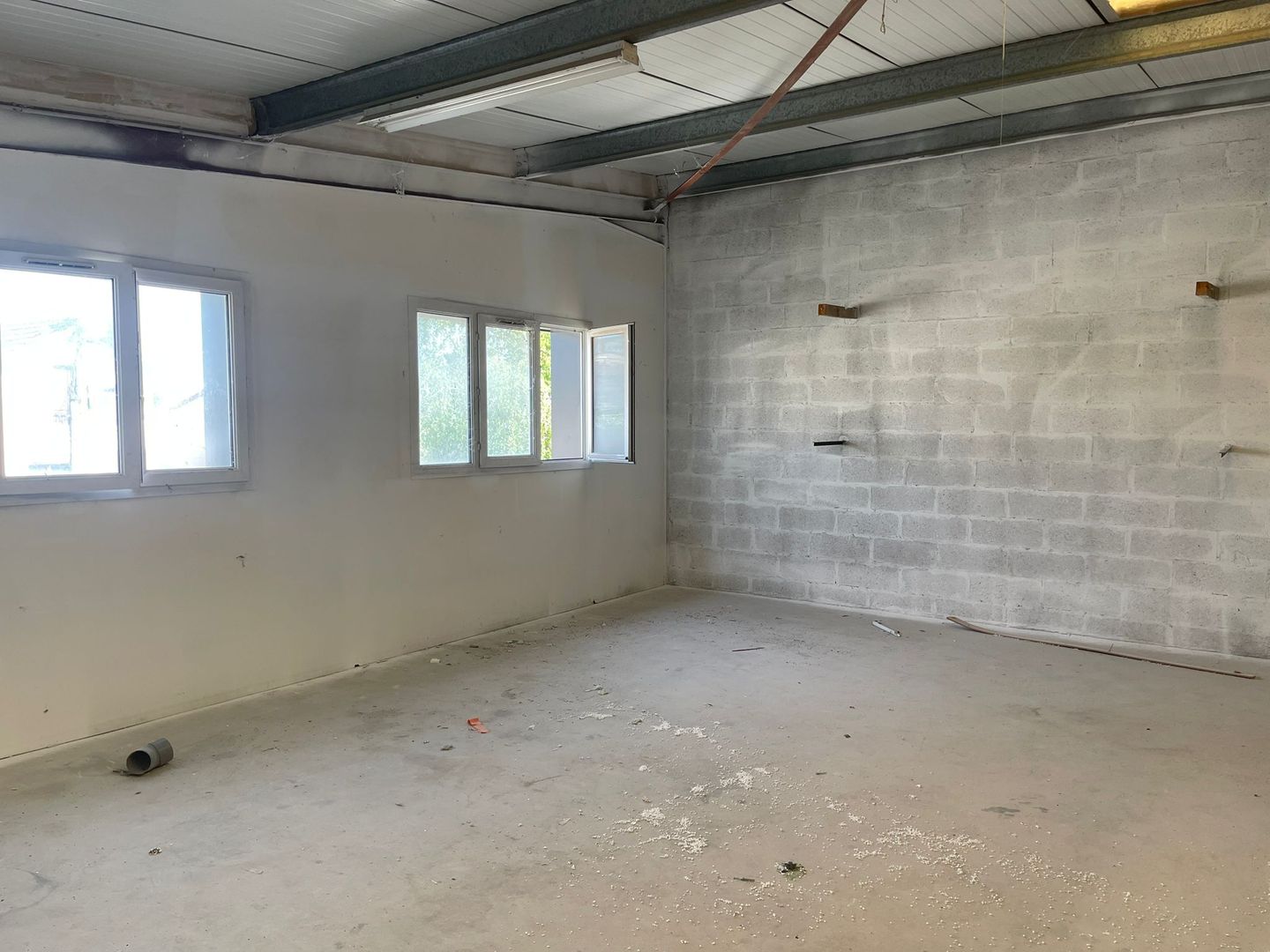 local d'activités de 170m², Stains (Seine-Saint-Denis)