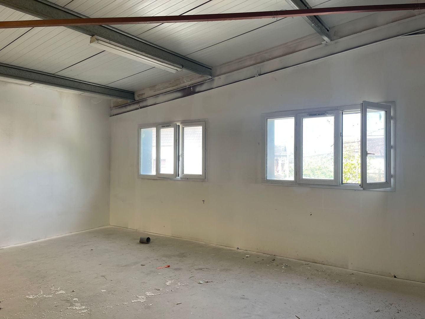 local d'activités de 170m², Stains (Seine-Saint-Denis)