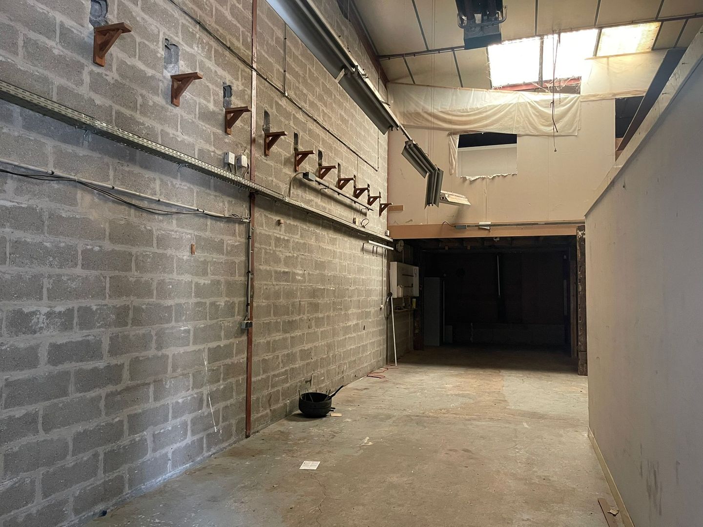 local d'activités de 140m², Stains (Seine-Saint-Denis)