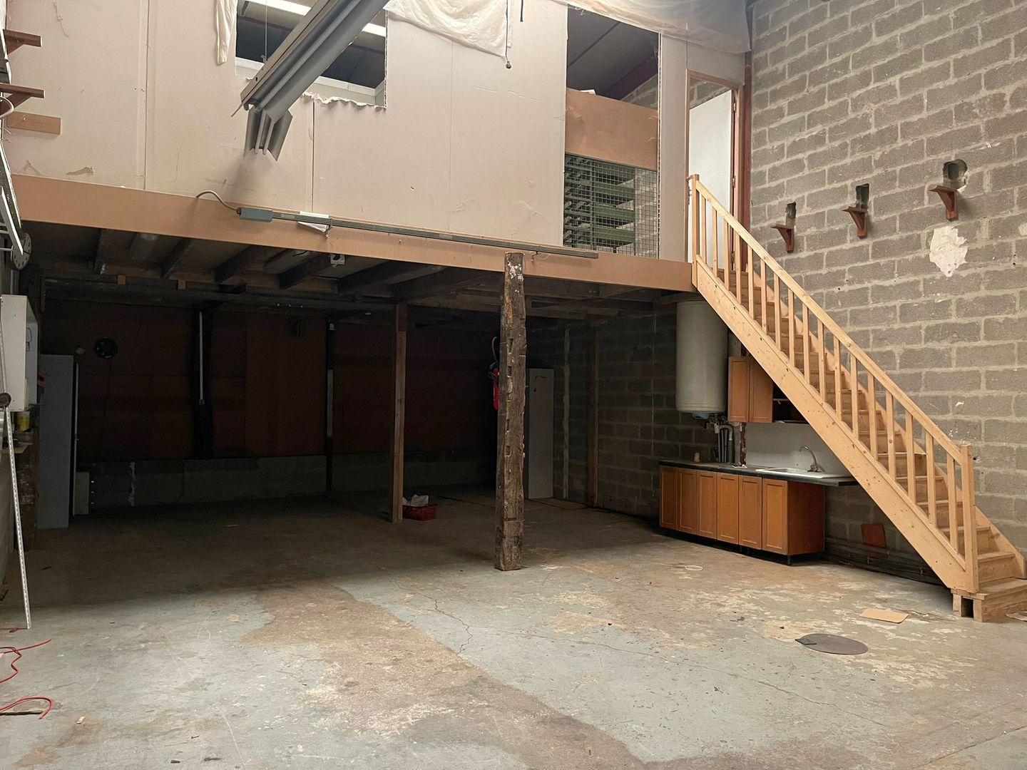 local d'activités de 140m², Stains (Seine-Saint-Denis)