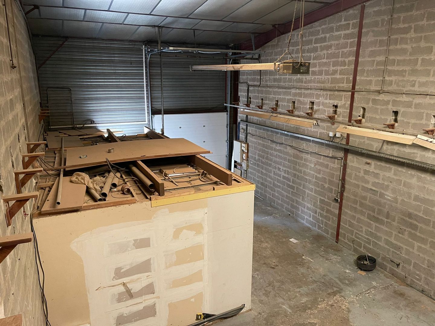 local d'activités de 140m², Stains (Seine-Saint-Denis)