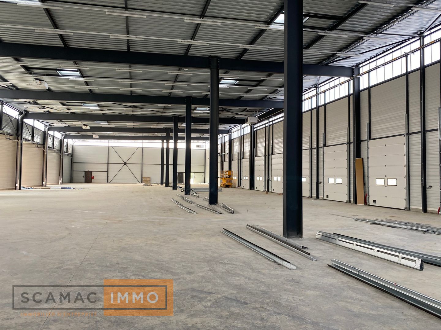 local d'activités de 1&nbsp;960m², Le Coudray-Montceaux (Essonne)