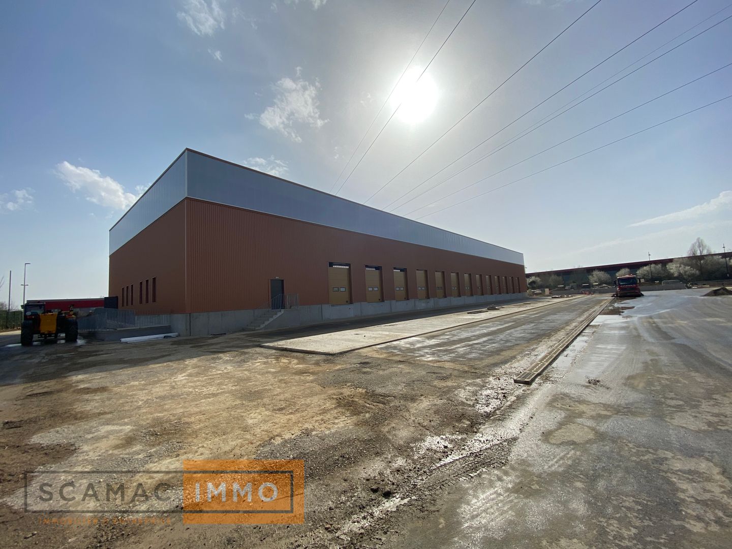 local d'activités de 1 960m², Le Coudray-Montceaux (Essonne)