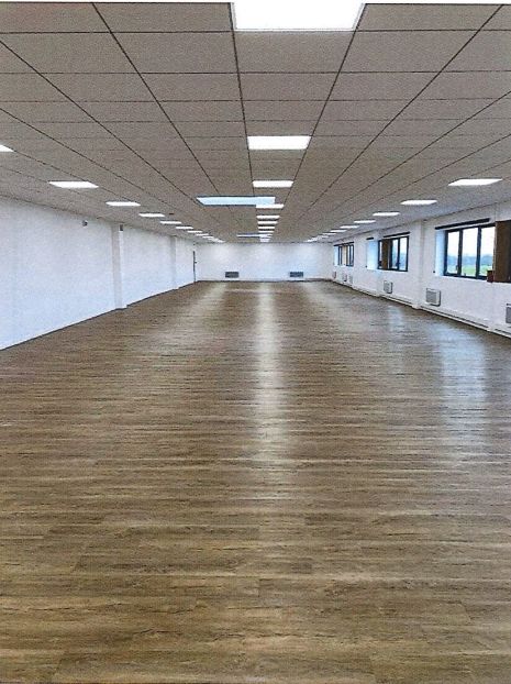 local d'activités de 2 314m², Louvres (Val-d'Oise)