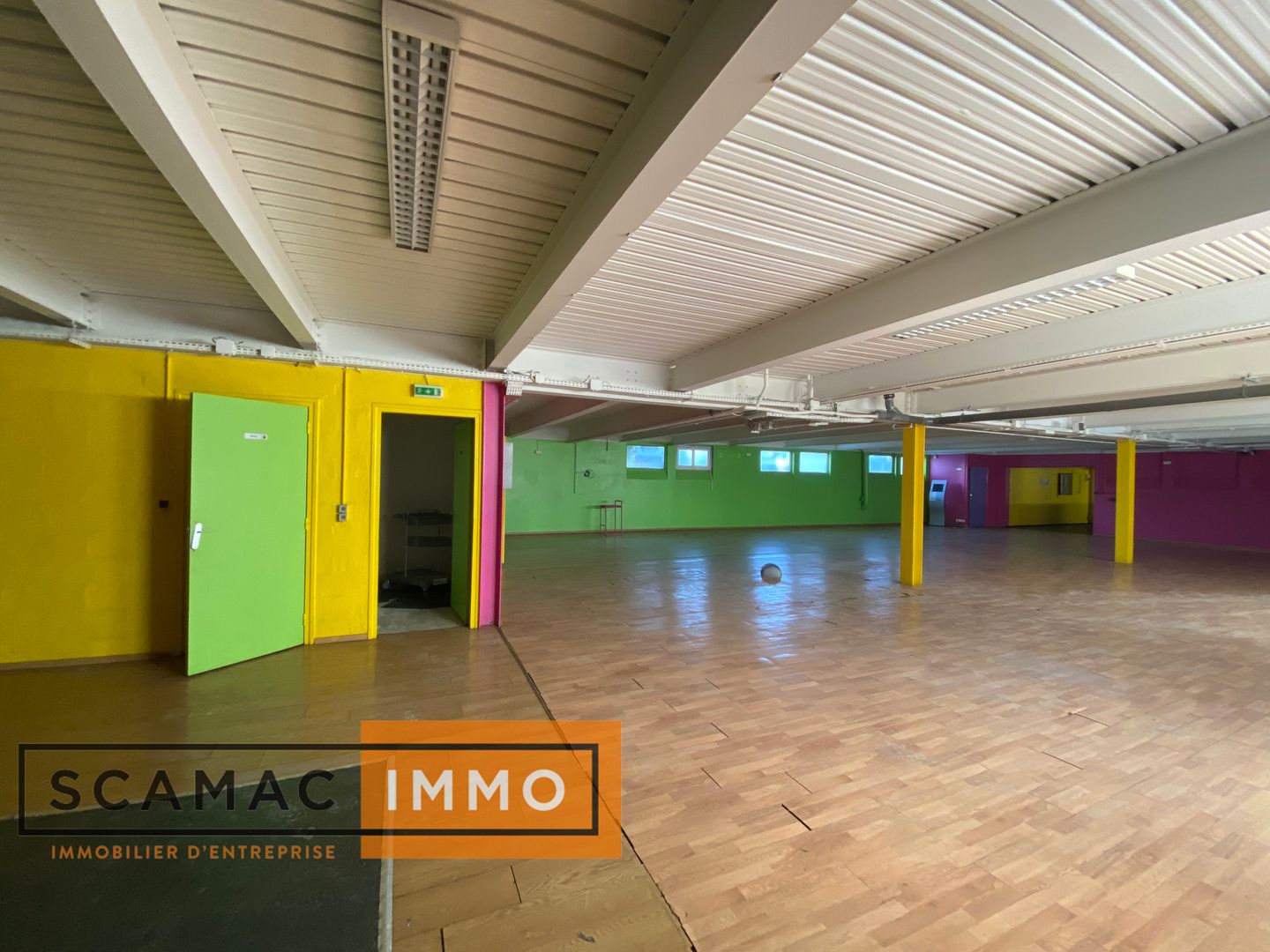 local commercial de 620m², Les Ulis (Essonne)