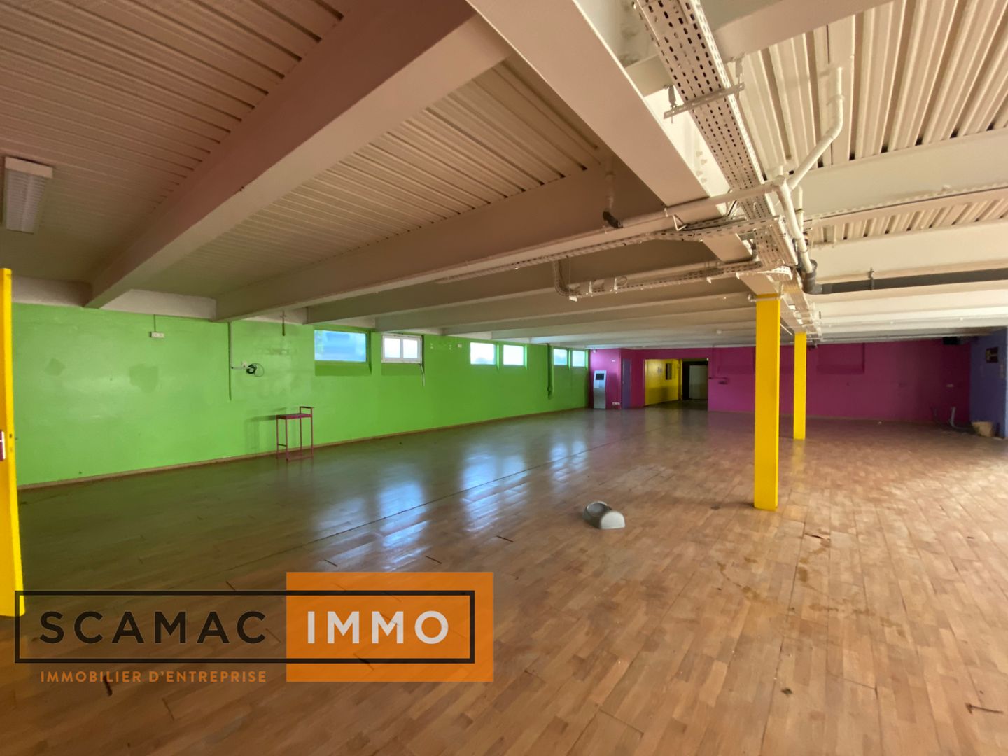 local commercial de 620m², Les Ulis (Essonne)