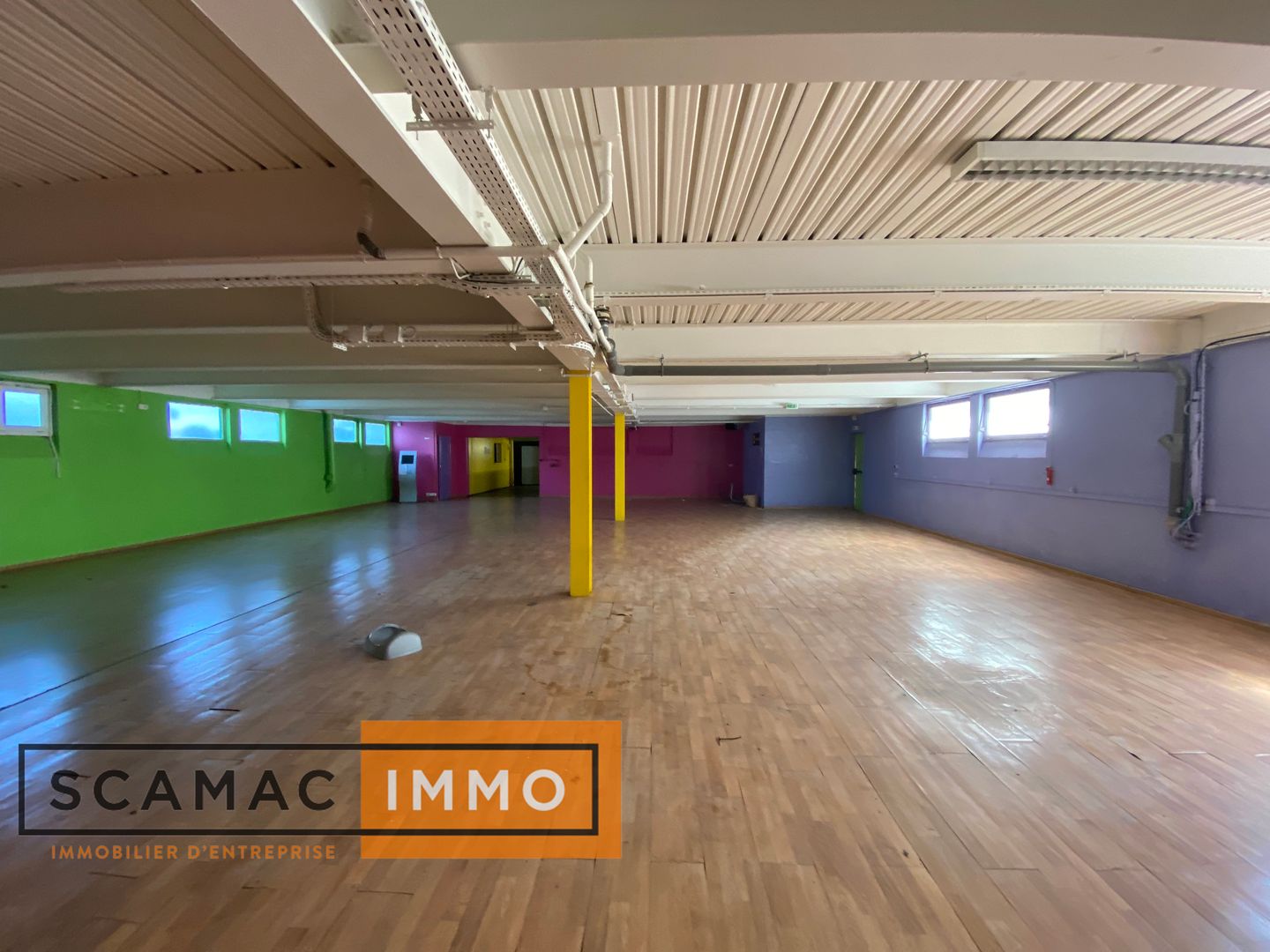 local commercial de 620m², Les Ulis (Essonne)