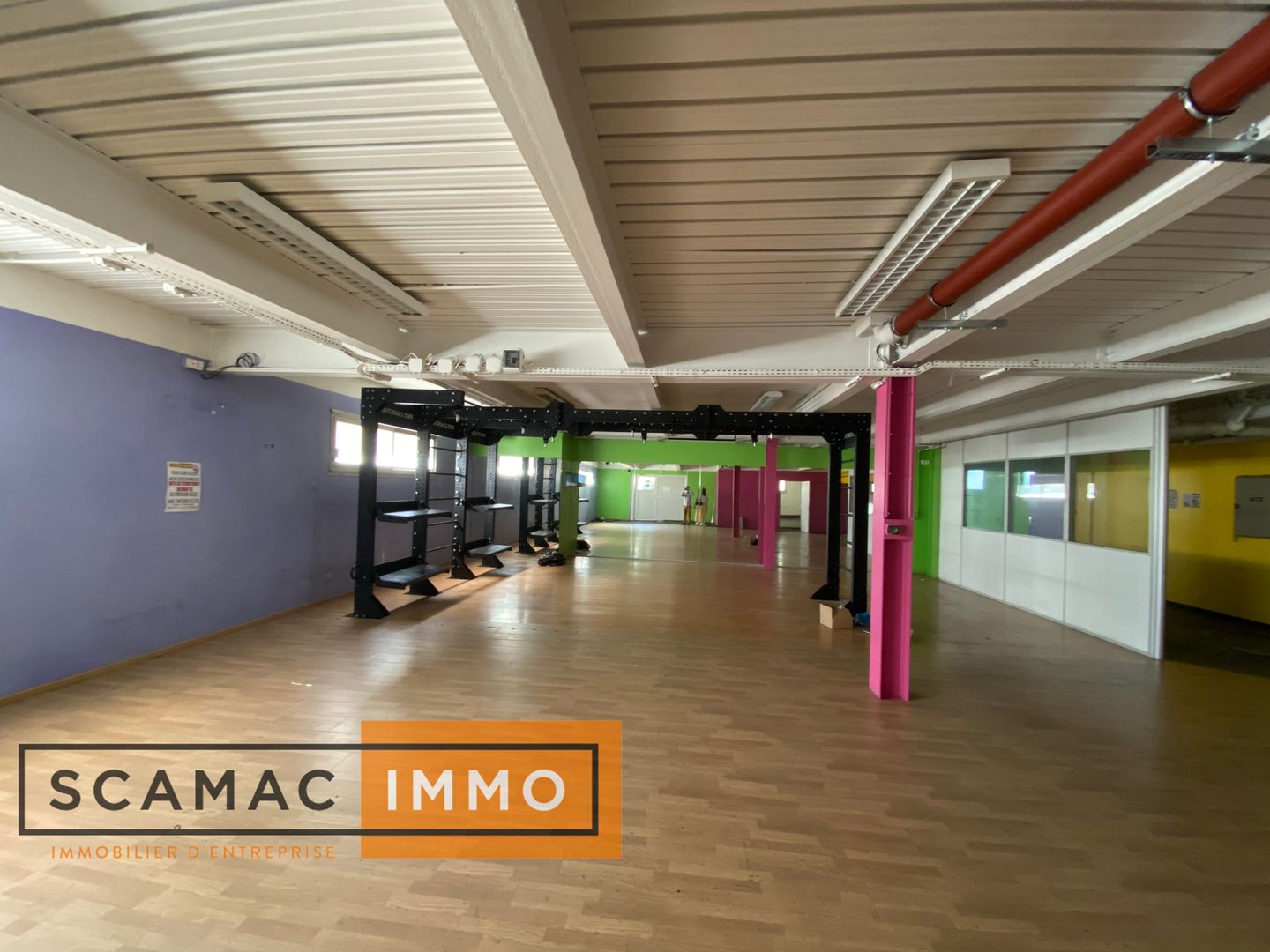 local commercial de 620m², Les Ulis (Essonne)
