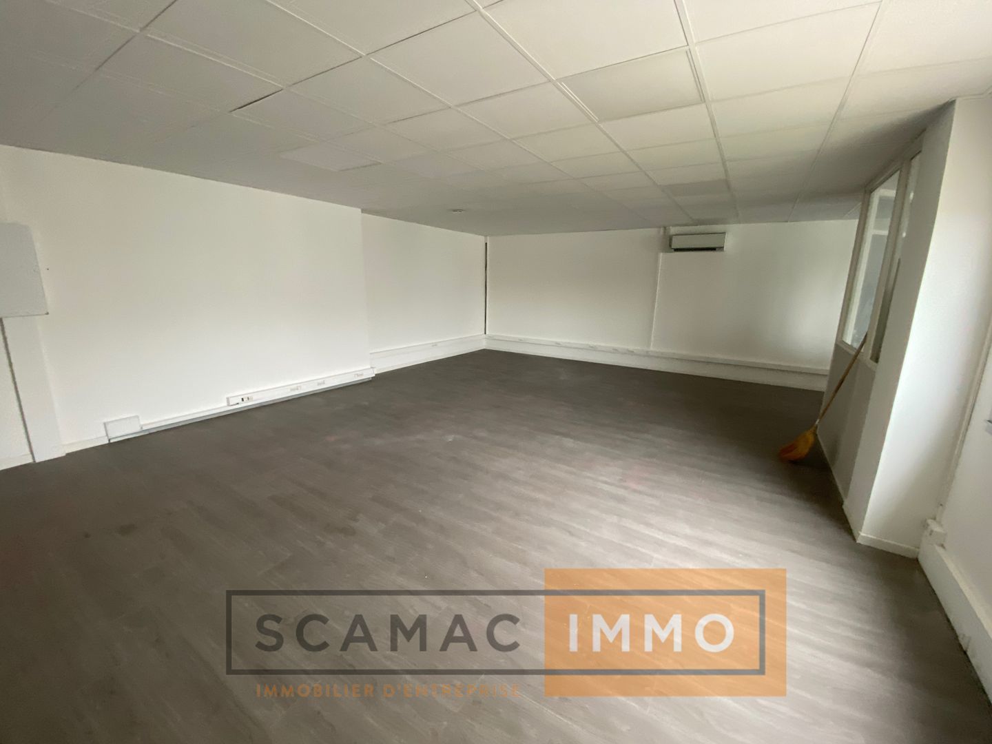 entrepôt de 567m², Vitrolles (Bouches-du-Rhône)