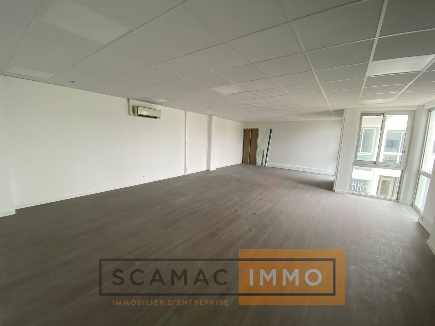bureau de 100m², Vitrolles (Bouches-du-Rhône)