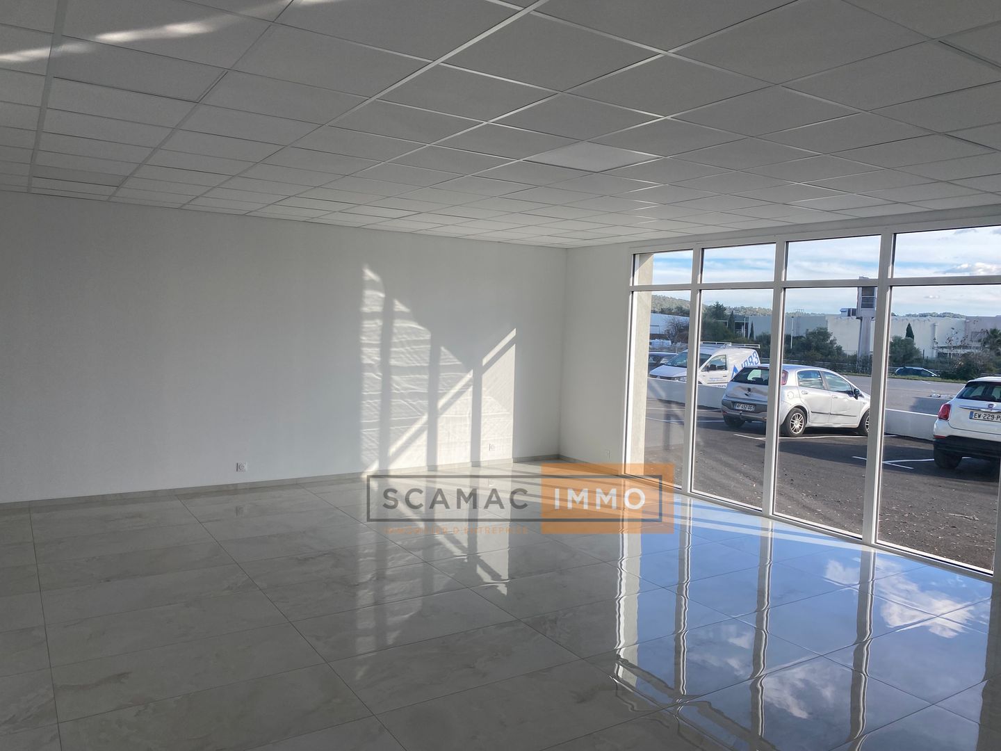 local d'activités de 98m², Solliès-Pont (Var)