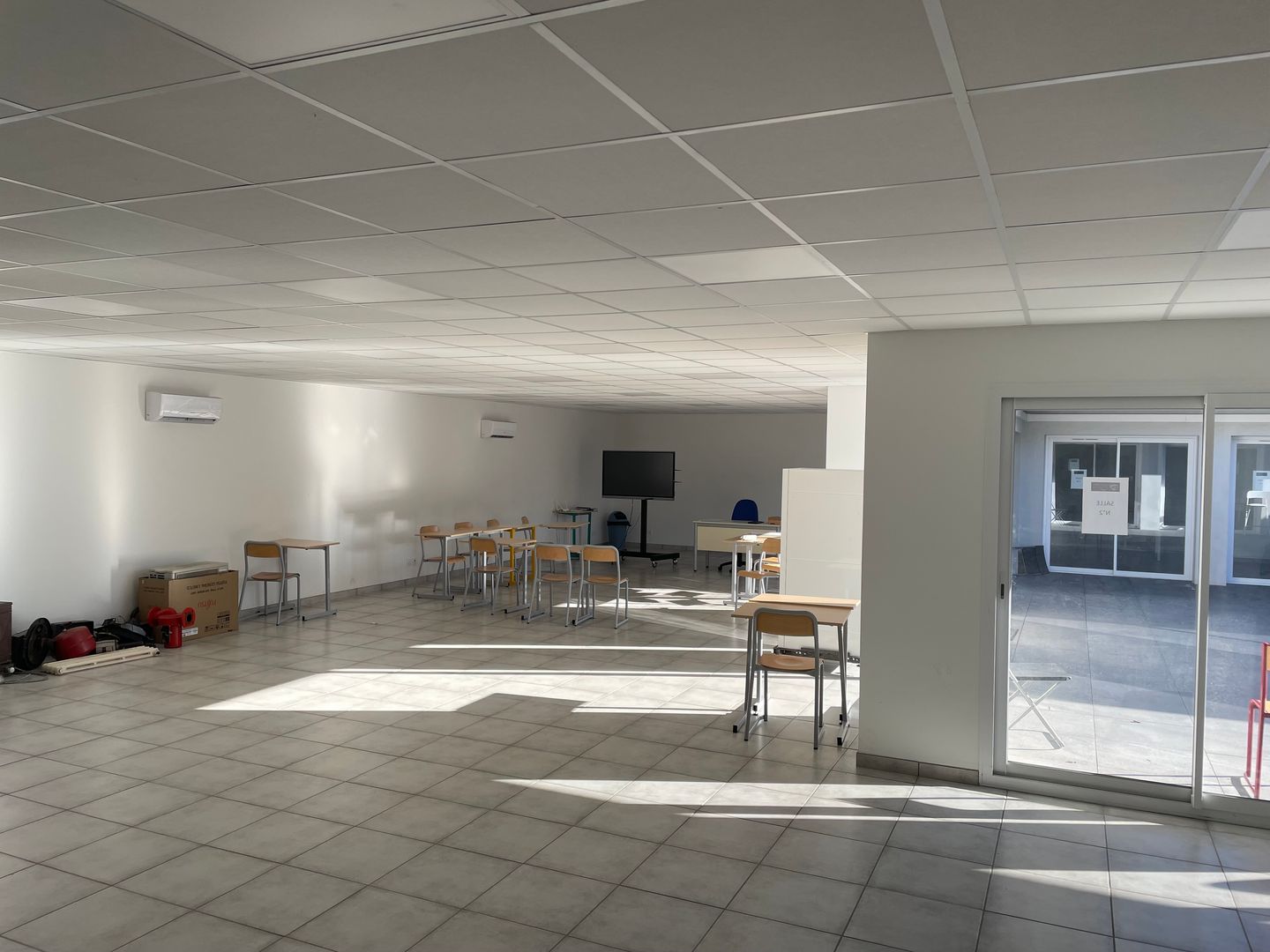 local d'activités de 234m², Solliès-Pont (Var)