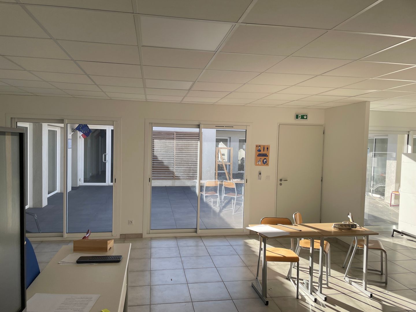 local d'activités de 234m², Solliès-Pont (Var)