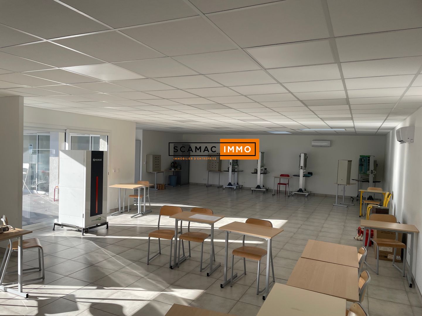 local d'activités de 486m², Solliès-Pont (Var)