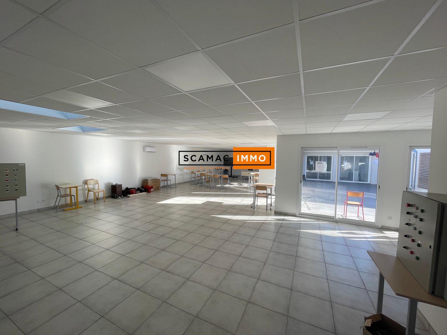 local d'activités de 252m², Solliès-Pont (Var)