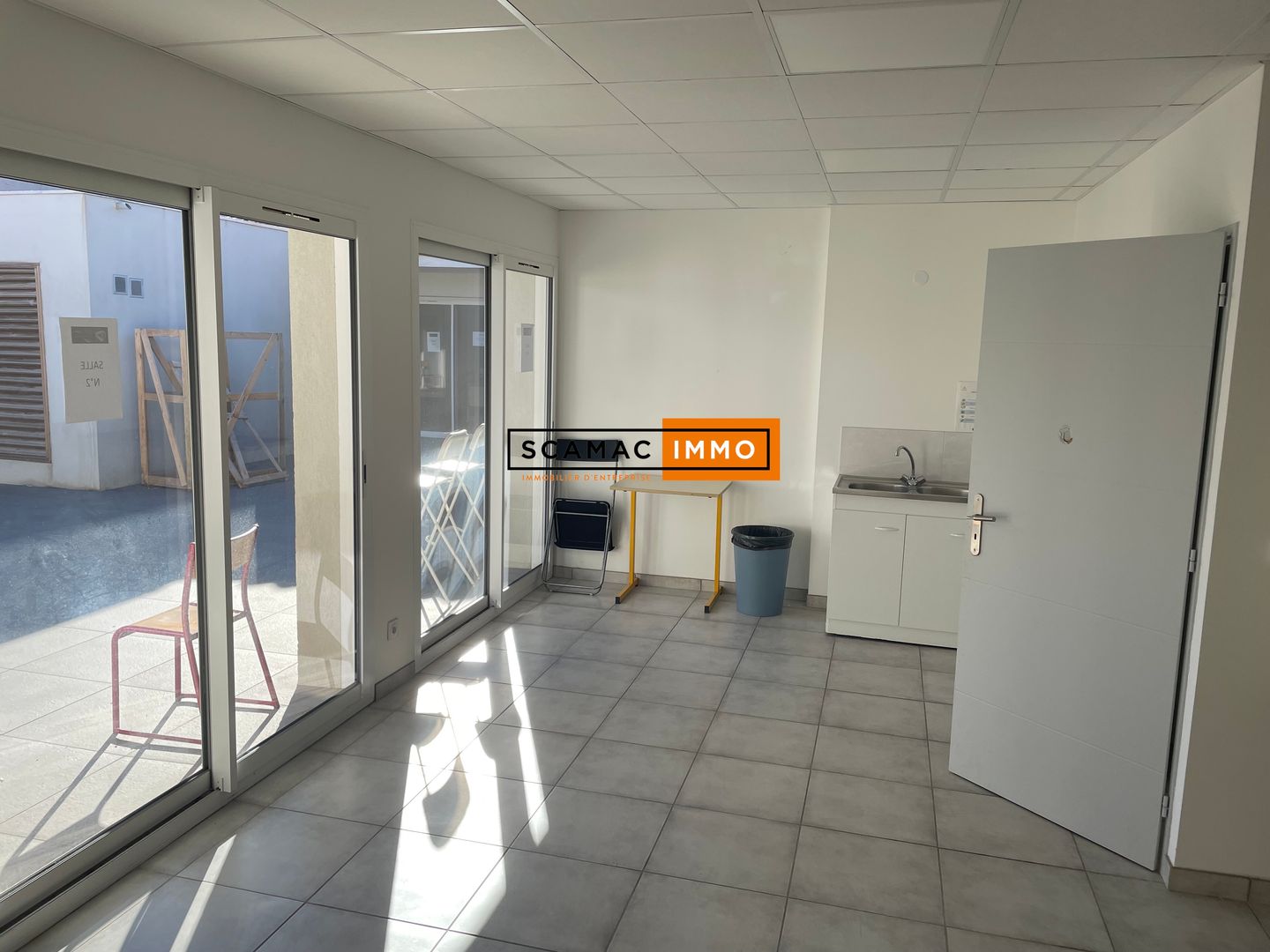 local d'activités de 252m², Solliès-Pont (Var)