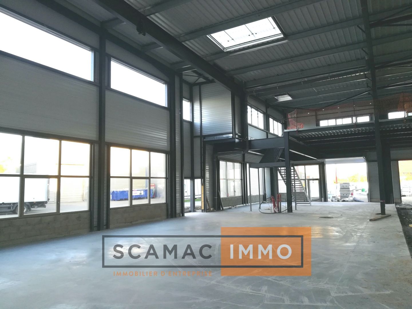 local d'activités de 605m², Marseille 14 (Bouches-du-Rhône)