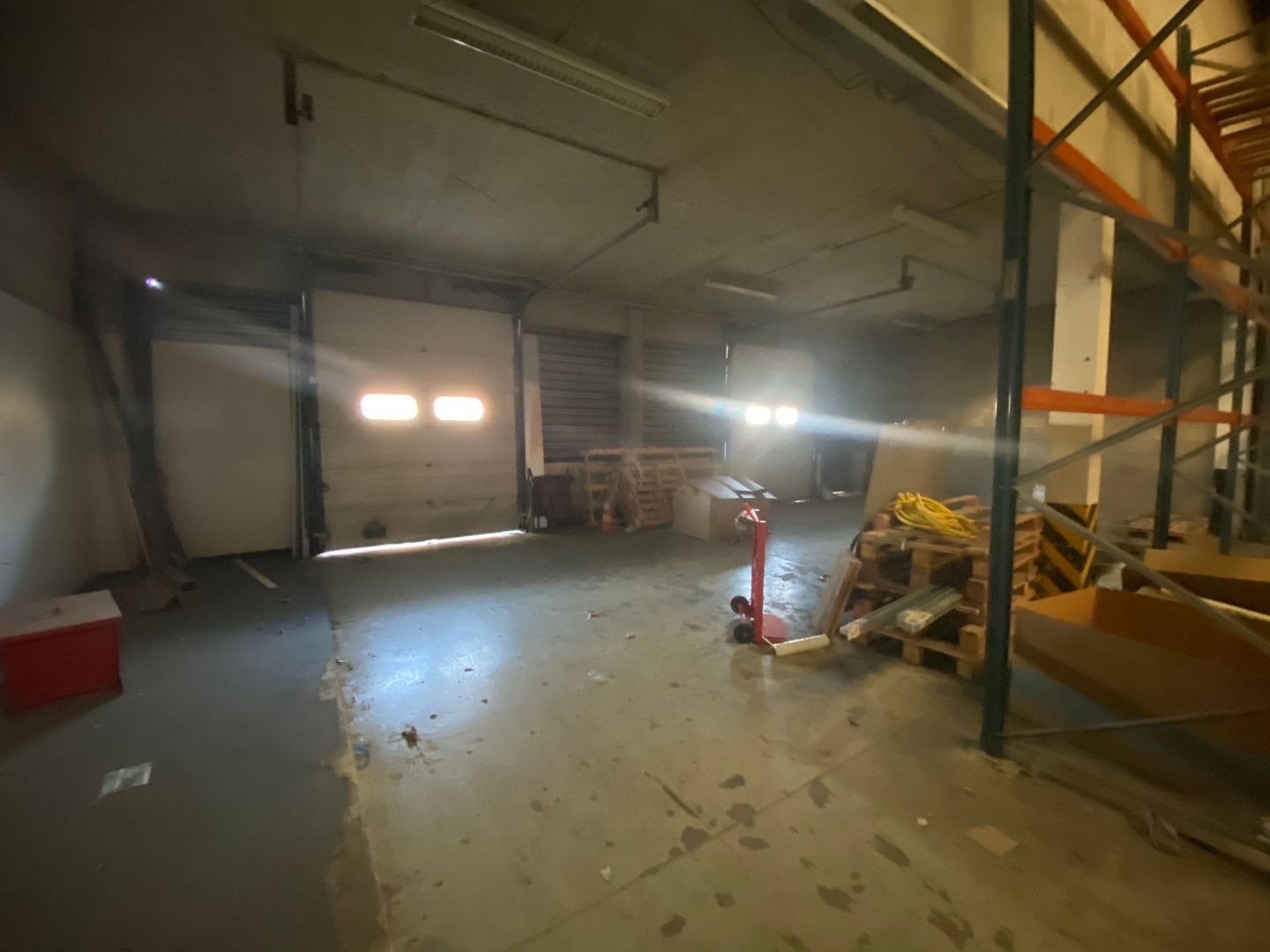 local d'activités de 1 428m², Lisses (Essonne)