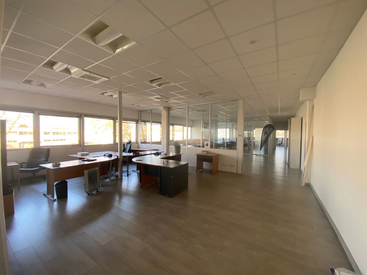 local d'activités de 1 428m², Lisses (Essonne)