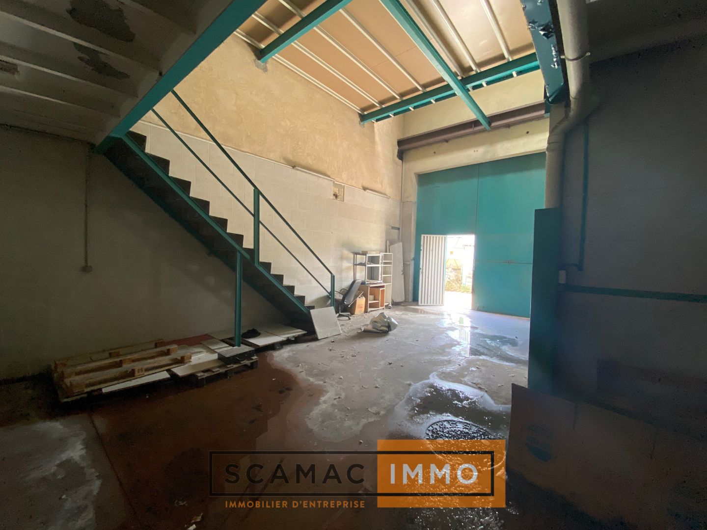 local d'activités de 402m², Vitrolles (Bouches-du-Rhône)