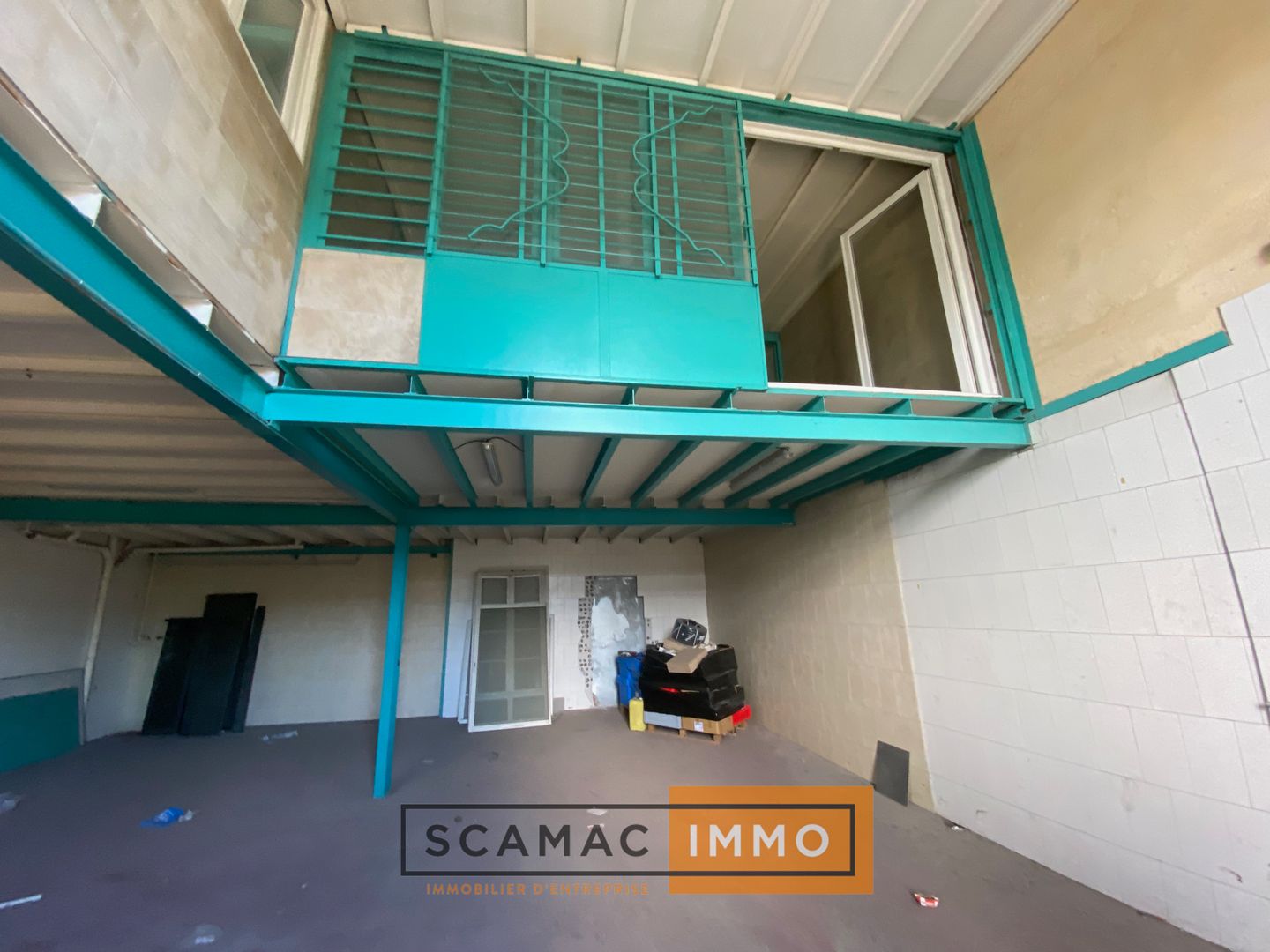 local d'activités de 302m², Vitrolles (Bouches-du-Rhône)