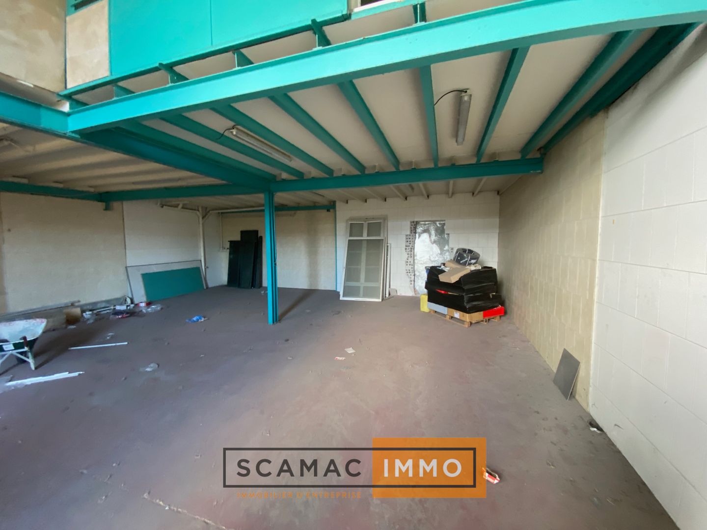 local d'activités de 302m², Vitrolles (Bouches-du-Rhône)