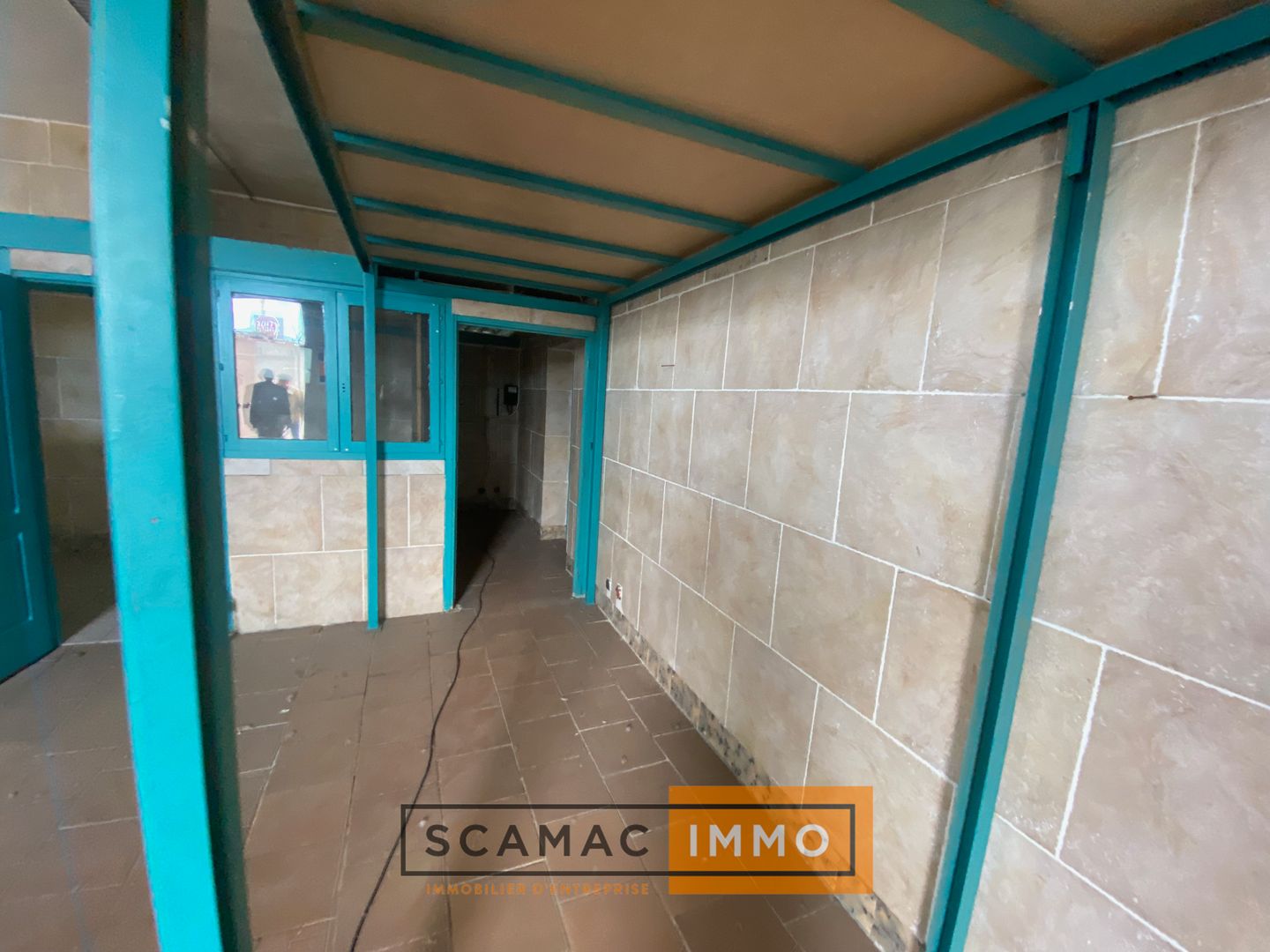 local d'activités de 302m², Vitrolles (Bouches-du-Rhône)