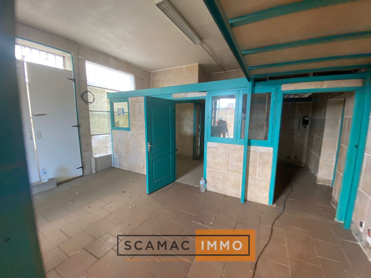 local d'activités de 302m², Vitrolles (Bouches-du-Rhône)