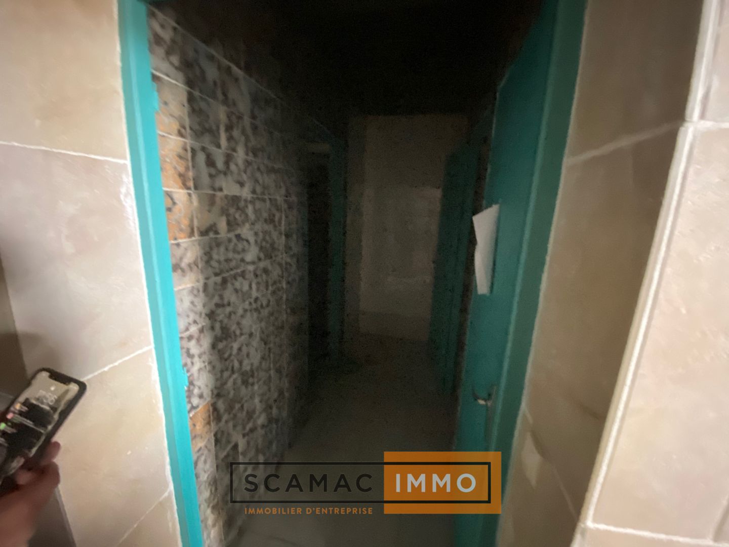 local d'activités de 302m², Vitrolles (Bouches-du-Rhône)