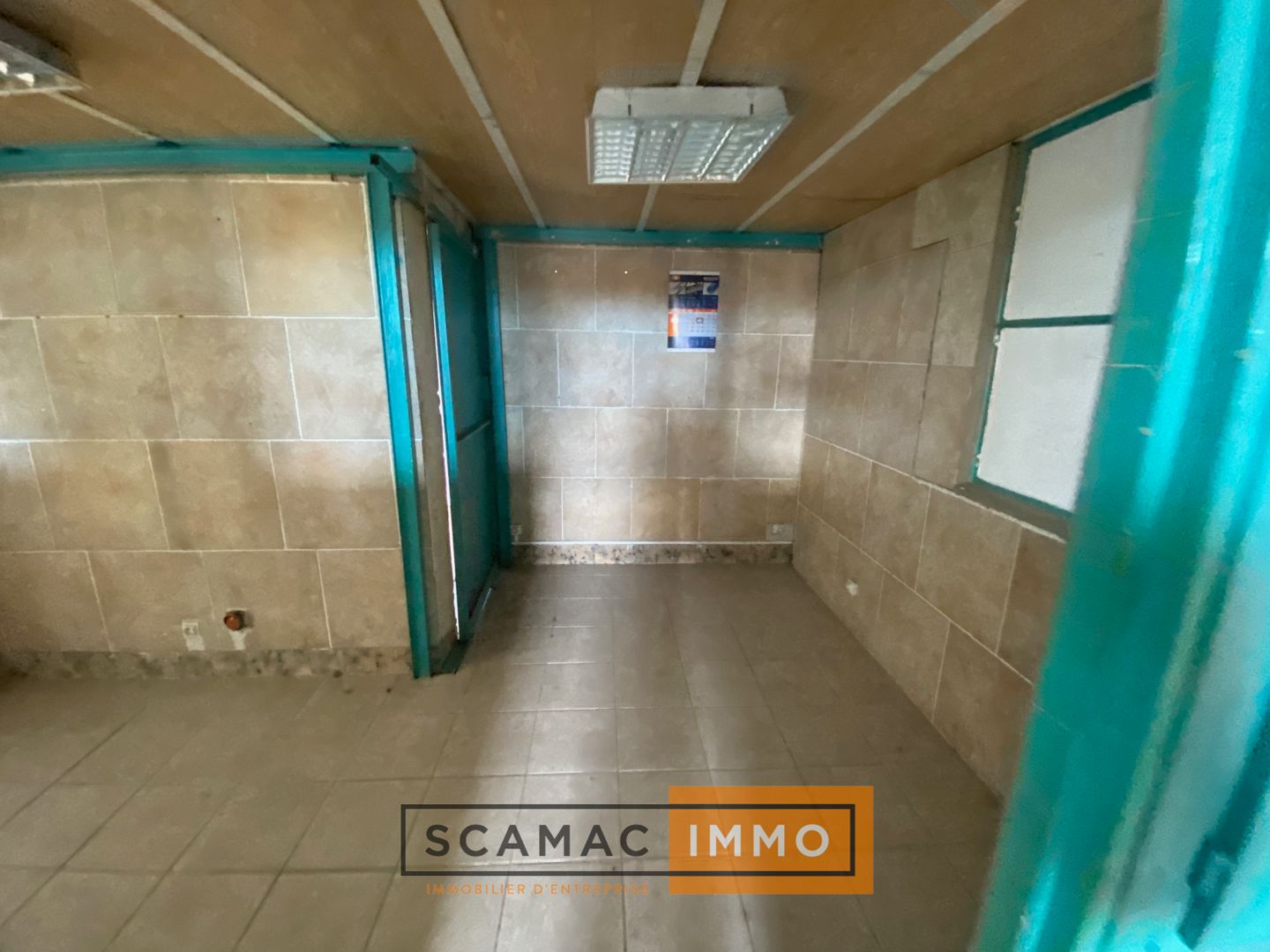 local d'activités de 302m², Vitrolles (Bouches-du-Rhône)