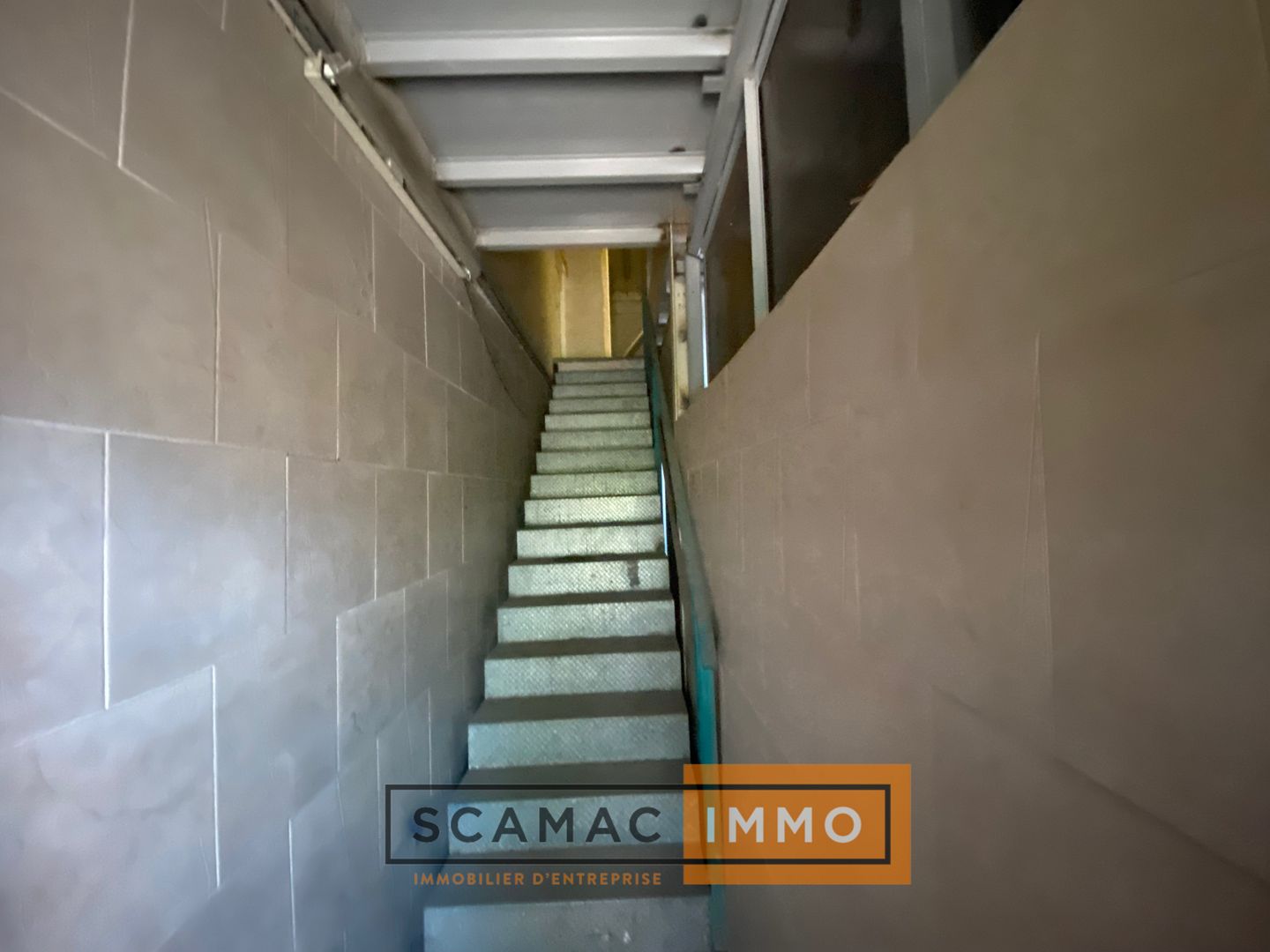 local d'activités de 199m², Vitrolles (Bouches-du-Rhône)