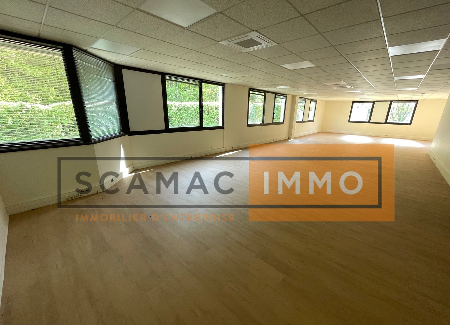 local d'activités de 518m², Champs-Sur-Marne (Seine-et-Marne)