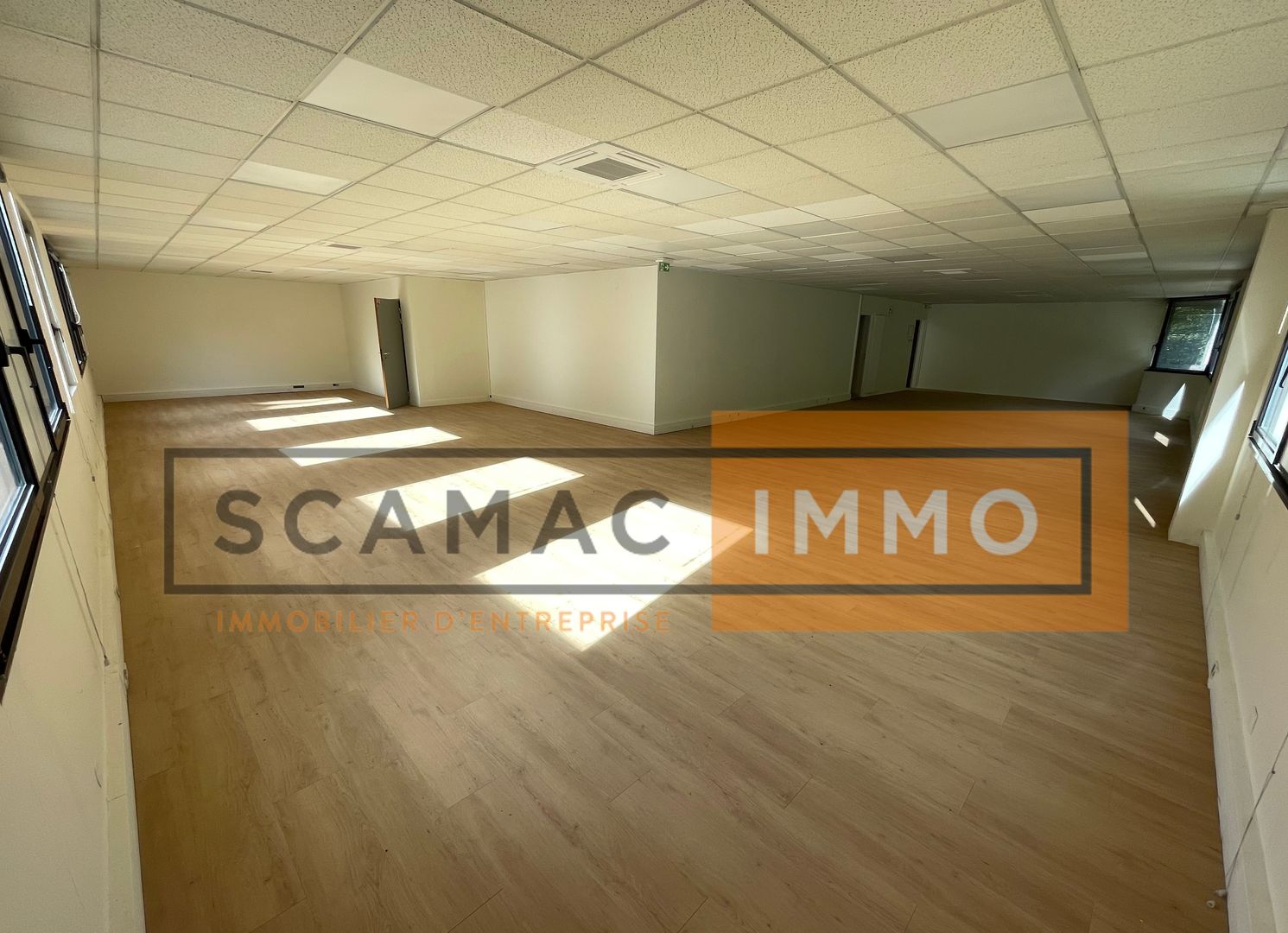 local d'activités de 518m², Champs-Sur-Marne (Seine-et-Marne)