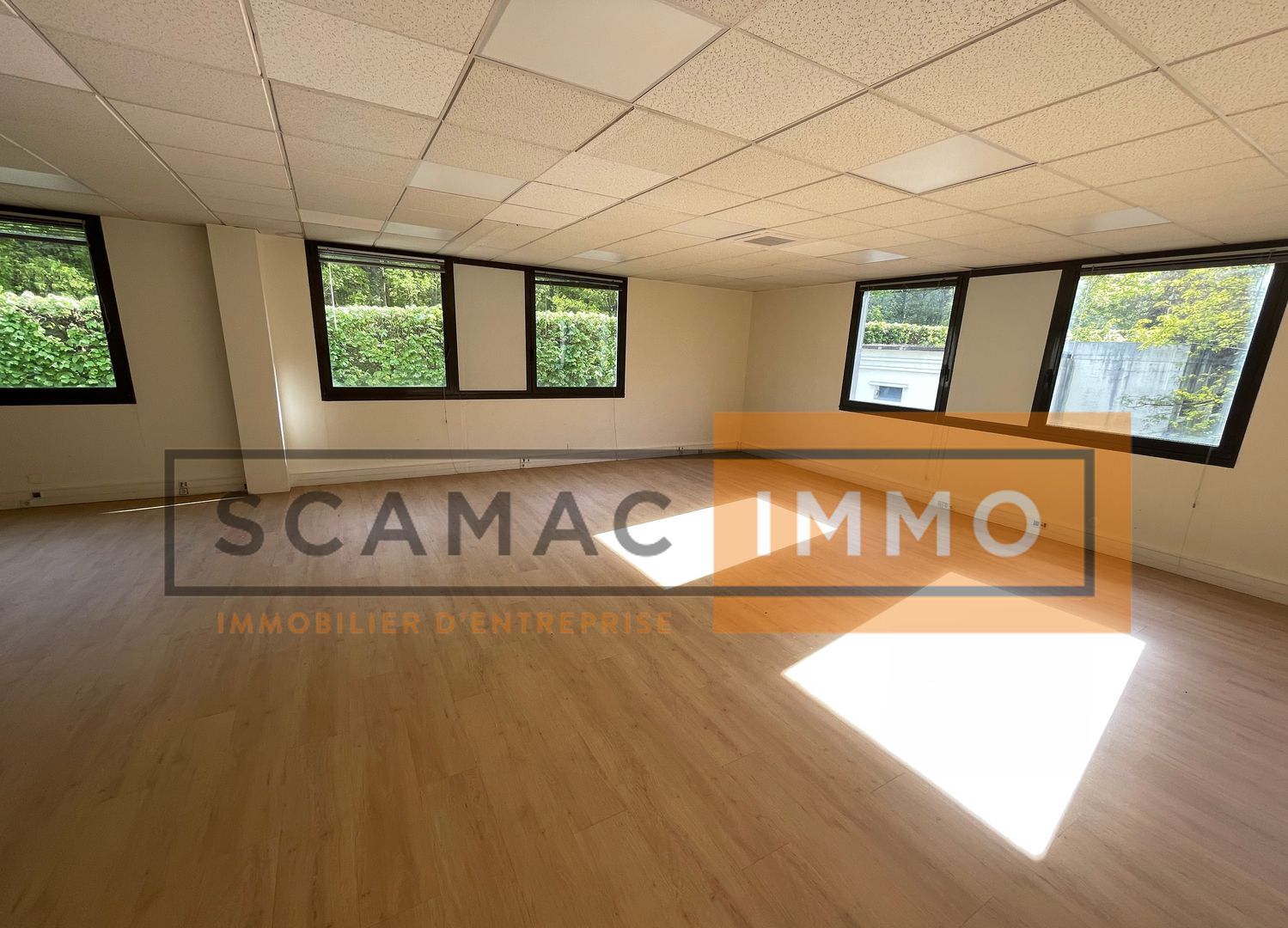 local d'activités de 518m², Champs-Sur-Marne (Seine-et-Marne)