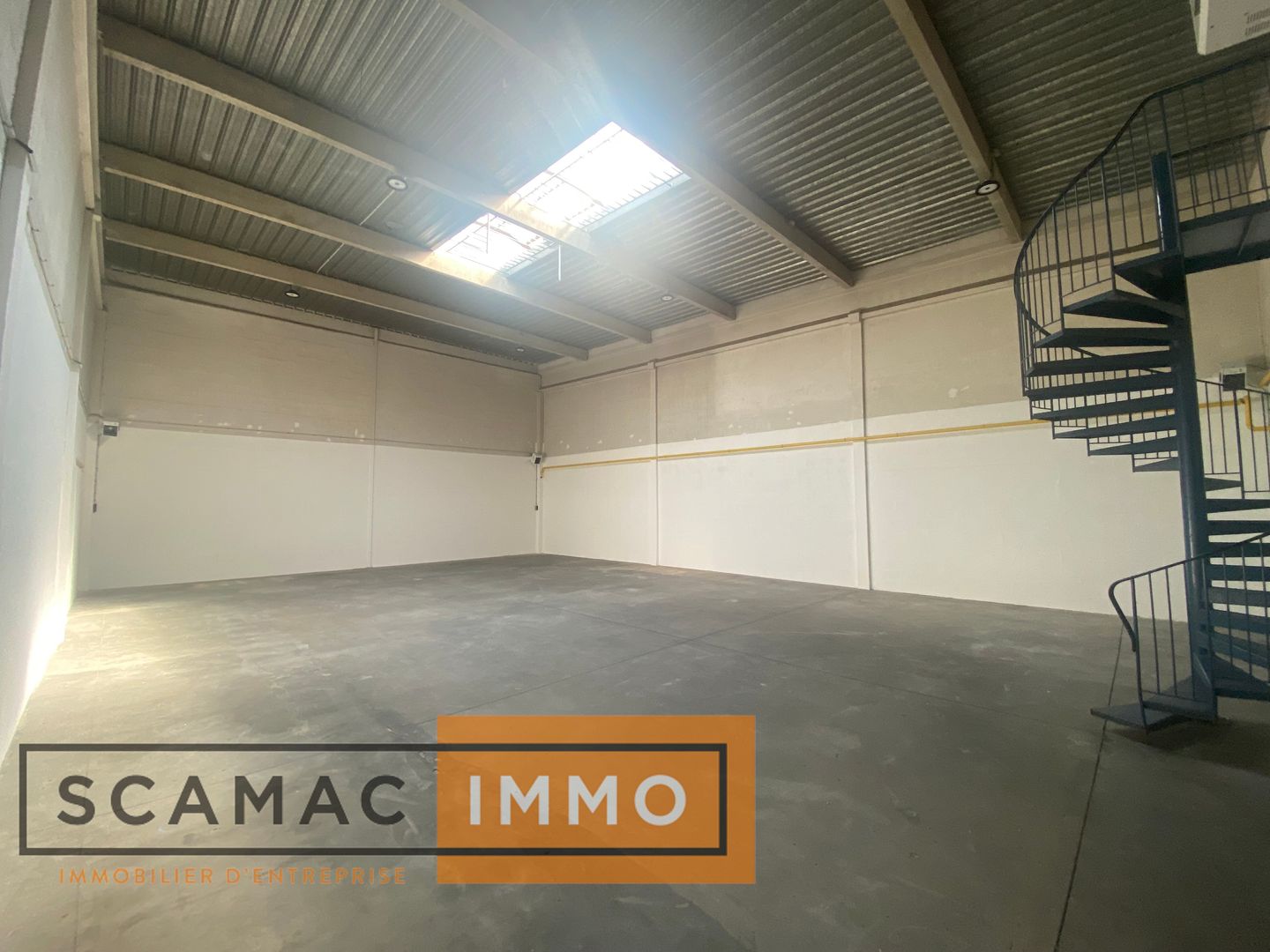 local d'activités de 352m², Les Ulis (Essonne)